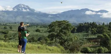  ??  ?? Germany, through GIZ, trains Mindanao stakeholde­rs to use drones to map disputed and conservati­on areas as basis for joint planning. Photo from GIZ