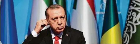  ?? Foto: Yasin Agul, afp ?? Türkischer Staatspräs­ident Recep Tayyip Erdogan auf dem OIC Gipfel: brachiale Töne gegenüber Israel. EU PARLAMENT I