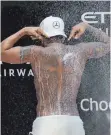  ?? FOTO: DPA ?? Lewis Hamilton nach seinem Sieg in Abu Dhabi.