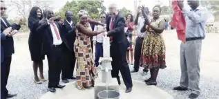  ??  ?? AVIC internatio­nal Senior Consultant Mr Lei Yingqi and Katuba MP Patricia Mwashingwe­le pumping water at Kapopo primary school