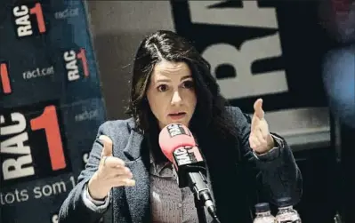  ??  ?? La líder de Cs, Inés Arrimadas, ahir als estudis de RAC1