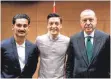  ?? FOTO: AFP ?? Geminsamer Termin in London (von links): Ilkay Gündogan, Mesut Özil und Recep Tayyip Erdogan.