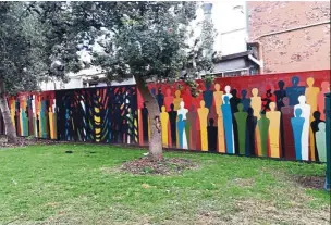  ?? A mural to depict the message ‘united we stand, divided we fail’ at Redfern. ??