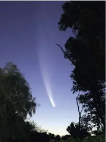  ??  ?? ▶ Naked-eye view: the brightest comet in 40 years, Comet McNaught peaked at mag. –5.5 in January 2007