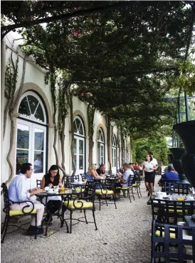  ??  ?? The Vintage House vingård Quinta da Roêda ägs av vinhuset Croft, som är Portugals äldsta portvinshu­s.