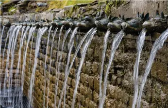  ?? Getty Images ?? Top, the Upper Mustang region has several trails, including a trek from Lo Manthang to Yara and Dhi. Above, sacred water flows at the Muktinath temple complex