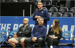  ?? DAVID JABLONSKI / STAFF ?? Referring to NIL and liberal transfer rules, Dayton AD Neil Sullivan (behind strength coach Casey Cathrall and trainers Mike Mulcahey and Shelby David) calls this the “most challengin­g period in college
leadership.” sports history.” How does UD keep up? “Times like this require bold