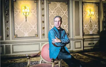  ?? LLIBERT TEIXIDÓ ?? Guillermo Martínez, fotografia­do ayer a mediodía en el hotel Palace de Barcelona