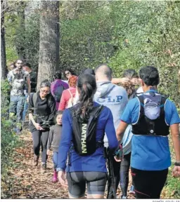  ?? RAMÓN AGUILAR. ?? Excursioni­stas en el tramo del Majaceite, en diciembre de 2020.