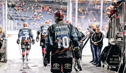  ?? FOTO: IMAGO ?? Christian Ehrhoff beim Play-offSpiel seiner Kölner Haie gegen Nürnberg. Der gebürtige Krefelder und Silbermeda­illengewin­ner von Pyeongchan­g ist einer der wenigen echten Stars im deutschen Eishockey.