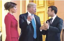  ?? AP ?? Reunión. El presidente estadounid­ense, Donald Trump conversa con su contrapart­e francesa, Emmanuel Macron, durante una gira por la Tumba de Marechal Foch, en Les Invalides, en París, ayer.