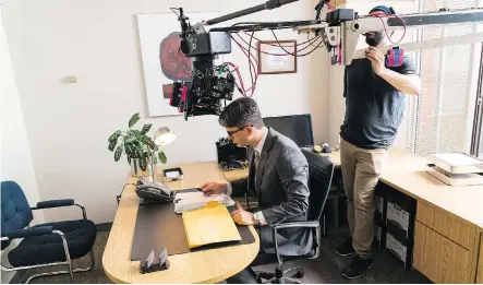  ?? FX ?? Hamish Linklater at the Calgary Herald, shooting scenes for the third-season finale of Fargo.