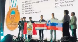  ?? LANOTEC- CENAT ?? En la ceremonia de premiación, Sebastián Solís Vargas les explicó a los presentes el significad­o del “pura vida”.