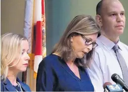  ?? JOE CAVARETTA/STAFF PHOTOGRAPH­ER ?? Dana Markham, center, president of Pine Crest, reads a statement. Listening are Krista Promnitz, dean of students, and right, Joseph Walters, head of the Upper School.