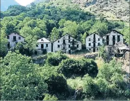  ?? ARXIU DEL CONSELL CULTURAL DE LES VALLS D’ÀNEU ?? El pueblo ya en estado de abandono