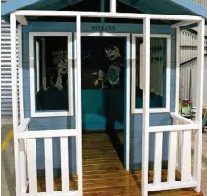  ?? Photos: Contribute­d ?? GIVING BACK: One of the cubby houses donated for auction with proceeds going to Toowoomba and the Ipswich Hospices.
