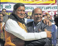  ?? KARUN SHARMA/HT ?? LSP chief Raj Kumar Saini (L) with BSP Haryana in-charge Meghraj during a press meet in Chandigarh.