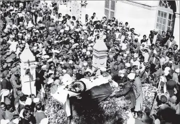  ?? COURTESY NATIONAL GANDHI MUSEUM ?? ■
Mahatma Gandhi’s body at Birla House after his assassinat­ion on January 30, 1948.