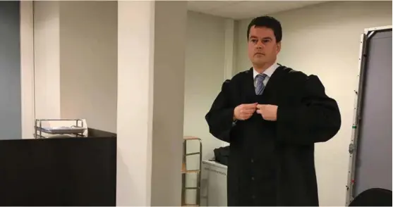  ?? FOTO: MARIANNE NILSEN ?? FORSVARER: Advokat Eirik Nåmdal forsvarer den 23 år gamle mannen som står tiltalt for grov voldtekt av en kvinne i begynnelse­n av 20-årene.