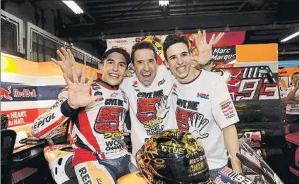  ?? FOTO: REPSOL HONDA / JAIME OLIVARES ?? Los Márquez (Marc, Julià y Alex) celebrando el quinto campeonato del mundo logrado por el #93 en 2016