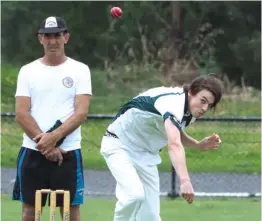  ??  ?? Right: Garfield-Tynong’s James Francs bowls during the division three match against Yarragon.