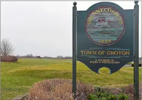  ?? SARAH GORDON/THE DAY ?? The Shennecoss­ett Golf Course in Groton has been open for business and plans to stay so, pending the outcome of ongoing negotiatio­ns between the Connecticu­t State Golf Associatio­n and Connecticu­t Gov. Ned Lamont.