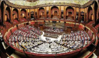  ??  ?? Panoramica Una veduta dall’alto della Camera dei deputati: 5Stelle e Lega vogliono ripartire da qui