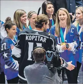  ?? Marcus Yam Los Angeles Times ?? ANZE KOPITAR and the Kings welcomed captain Meghan Duggan (holding puck) and the gold-medal-winning U.S. Olympic women’s hockey team.