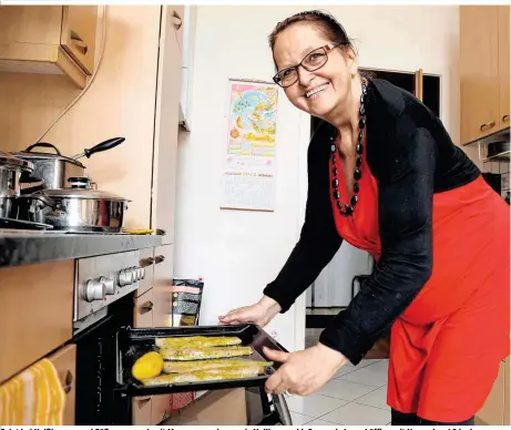  ??  ?? Salat bei Heißhunger und Süßes nur noch mit Magermarga­rine sowie Vollkornme­hl: So wurde Irene Löffler seit November 40 kg los