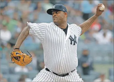  ??  ?? CC Sabathia, de los Yanquis, llegó a 250 éxitos en las Mayores con una gran salida ante Tampa; a la derecha, los Rojos celebran el hit ganador