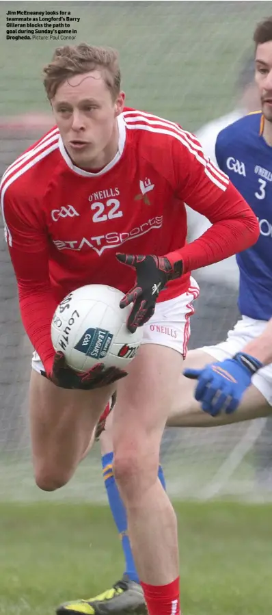  ?? Picture: Paul Connor ?? Jim McEneaney looks for a teammate as Longford’s Barry Gilleran blocks the path to goal during Sunday’s game in Drogheda.