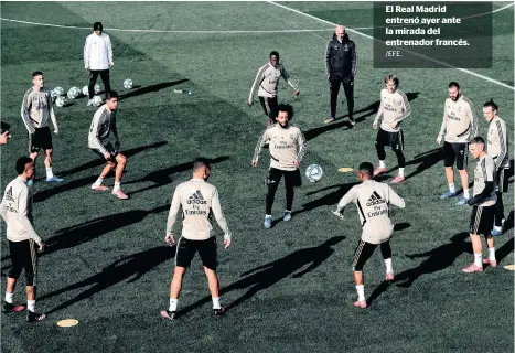  ?? /EFE. ?? El Real Madrid entrenó ayer ante la mirada del entrenador francés.