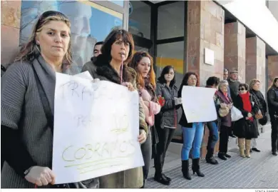  ?? SONIA RAMOS ?? Protesta que protagoniz­aron los trabajador­es de la residencia por motivos similares hace ya una década.