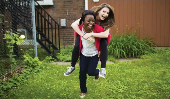  ?? CARLOS OSORIO PHOTOS/TORONTO STAR ?? Rosimay Venancio, running, shares a laugh with Vivian Patruno during a visit Thursday. Venancio is mentoring Patruno, who has recently left her foster home for independen­t living.