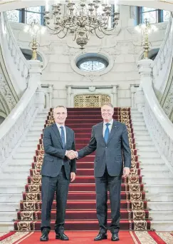  ?? [Pungovschi/AFP/Getty Images] ?? Johannis (r.) will Stoltenber­g als Nato-Chef nachfolgen.