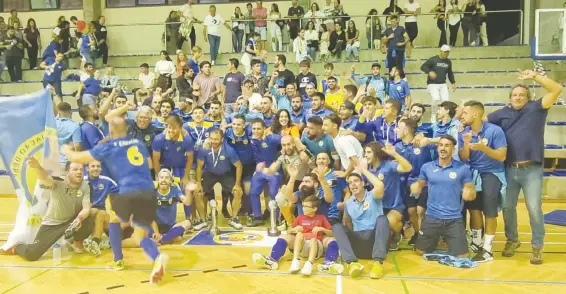  ?? ?? Pontassole­nse festejou a conquista do Taça da Madeira de futsal.