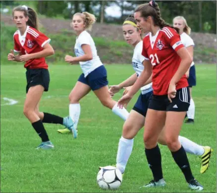  ?? JOHN BREWER - ONEIDA DAILY DISPATCH ?? Vernon-Verona-Sherrill senior midfielder Alexa Kiser surveys the Utica Notre Dame defense while sister Laiken Kiser, an eighth grade striker, makes a run during an 11-0Red Devil win over the Jugglers on Tuesday, Sept. 11.