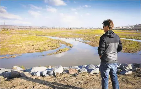  ?? Howard Lipin San Diego-Union-Tribune ?? IMPERIAL BEACH Mayor Serge Dedina surveys the aftermath of 6 million gallons of sewage that spilled into the Tijuana River Valley.