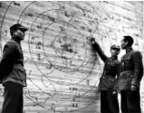  ??  ?? 抗战中重庆空袭防御图， 大约拍摄于 1940-1941 年。