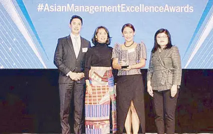  ?? ?? Photo shows (from left) SB Finance chief risk officer Dominic Notario, marketing and communicat­ions head Anna Disini and CEO Abigail DansCasano­va receiving the trophy from a representa­tive of the Asian Management Excellence Awards 2024.