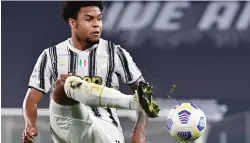  ?? MIGUEL MEDINA/AFP ?? PEMAIN KE-31: Aksi Weston McKennie saat menghadapi Sampdoria di Allianz Stadium (21/9). Dia terkonfirm­asi positif Covid-19.