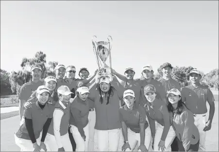  ?? PROVIDED TO CHINA DAILY ?? Feng Shanshan ( center) celebrates with her team after winning the inaugural Sina Cup, a two- day Ryder Cup- style tournament staged at Beijing Shadow Creek Golf Club last Friday and Saturday.