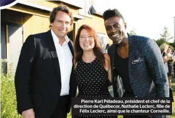  ??  ?? Pierre Karl Péladeau, président et chef de la direction de Québecor, Nathalie Leclerc, fille de Félix Leclerc, ainsi que le chanteur Corneille.