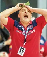  ?? FOTO: SASCHA FROMM ?? Fassungslo­s: THC-Trainer Herbert Müller kann die EHF-Entscheidu­ng nicht begreifen.