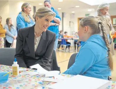  ?? ?? HRH The Duchess of Edinburgh visited Super Siblings in Crawley
All photos: Steve Robards | SR24031301