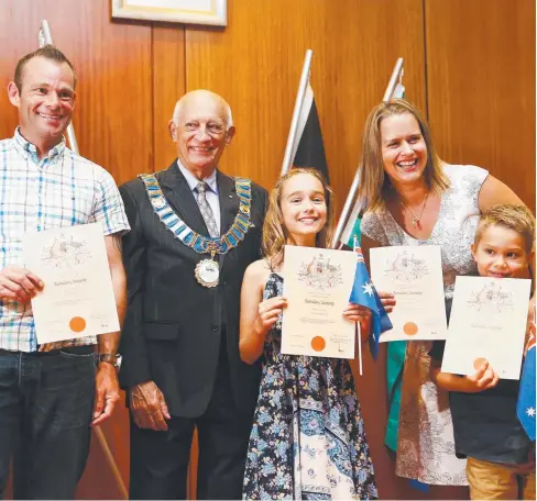  ?? PICTURE: BRENDAN RADKE ?? TRUE BLUE AUSSIES: Spencer, Matilda, Amanda and Fletcher Hancock receive their citizenshi­p certificat­e from Cairns Mayor Bob Manning.