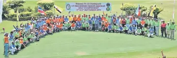  ??  ?? Participan­ts gather for a group photograph before the tee-off at DGCC yesterday.