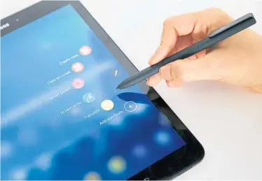  ?? Werk ?? Der Stift ist dabei: Das Galaxy Tab S3 ist eine gute iPad-Alternativ­e.