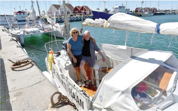  ?? Bild: JENNIE PERSSON ?? BÅTÄLSKARE. Klaar van der Valk och Jaap Winder från Nederlände­rna är på skandinavi­sk seglats. – Varberg ser väldigt fint ut, säger Jaap Winder.