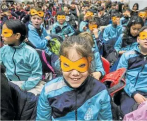  ?? ?? El alumnado del colegio La Presentaci­ón FESD, con sus máscaras.